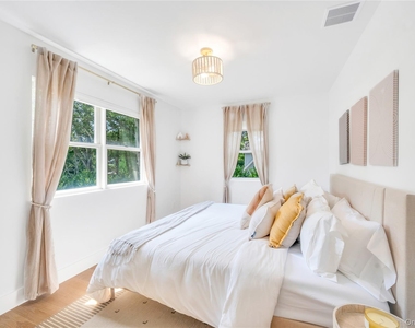 9 Pine Tree Road - Photo Thumbnail 12