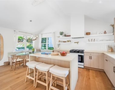 9 Pine Tree Road - Photo Thumbnail 4