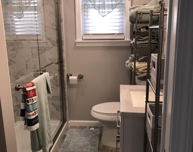 321 W Walnut Street - Photo Thumbnail 9