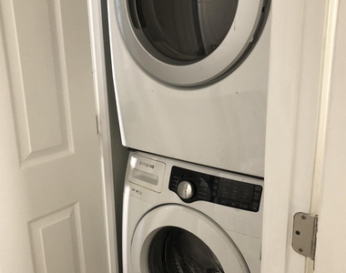 321 W Walnut Street - Photo Thumbnail 11
