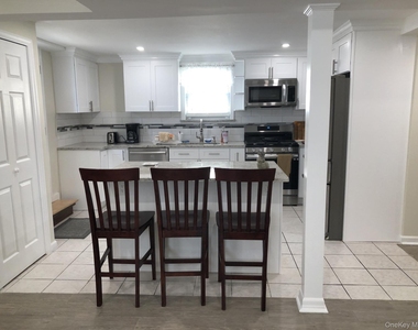 321 W Walnut Street - Photo Thumbnail 2