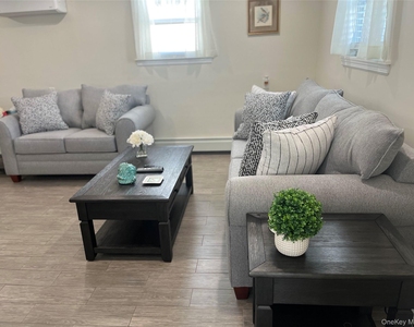 321 W Walnut Street - Photo Thumbnail 5