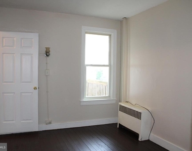 103 W Sixth Avenue - Photo Thumbnail 3