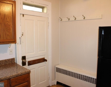 103 W Sixth Avenue - Photo Thumbnail 2