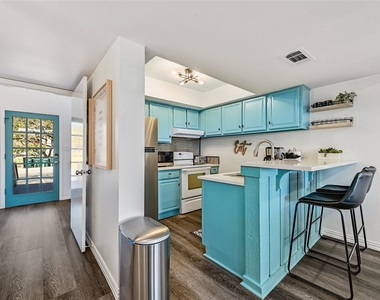 115 Comanche Pt - Photo Thumbnail 8