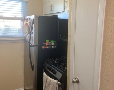 2401 Manor Rd - Photo Thumbnail 6