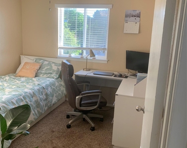 2401 Manor Rd - Photo Thumbnail 7