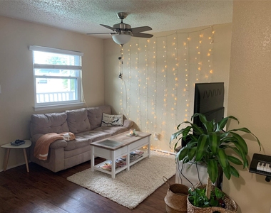 2401 Manor Rd - Photo Thumbnail 2