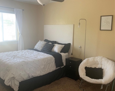 2401 Manor Rd - Photo Thumbnail 4