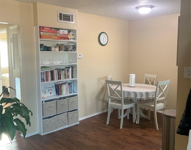 2401 Manor Rd - Photo Thumbnail 3