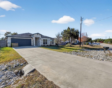 20703 Ridgeview Rd - Photo Thumbnail 3