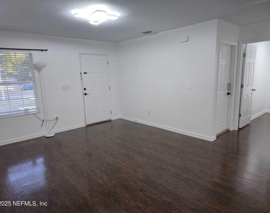 9124 Adams Avenue - Photo Thumbnail 4