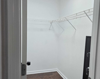 9124 Adams Avenue - Photo Thumbnail 14