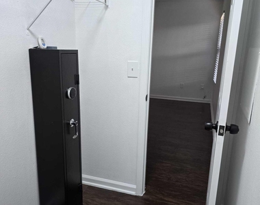 9124 Adams Avenue - Photo Thumbnail 17