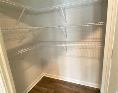 2715 Piper Drive - Photo Thumbnail 5