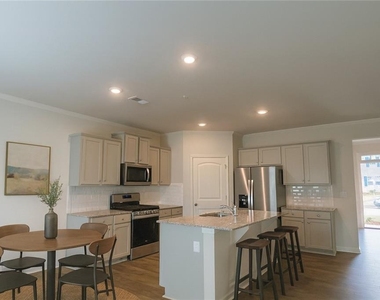 2715 Piper Drive - Photo Thumbnail 2