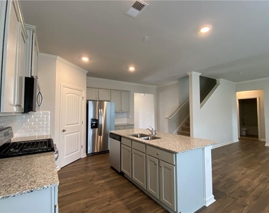 2715 Piper Drive - Photo Thumbnail 3