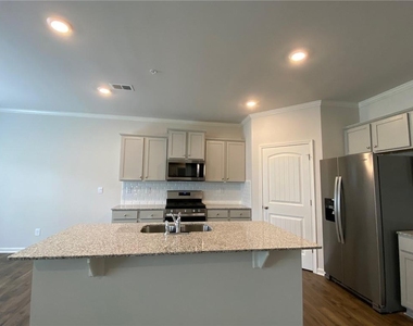 2715 Piper Drive - Photo Thumbnail 4