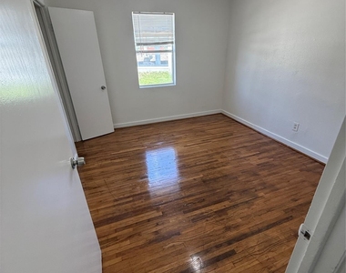 3002 Market Street - Photo Thumbnail 7