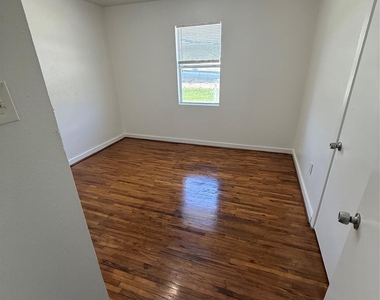 3002 Market Street - Photo Thumbnail 9