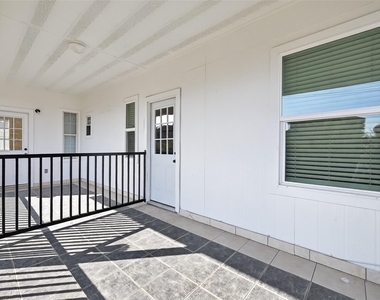 2202 Hutchins Street - Photo Thumbnail 4