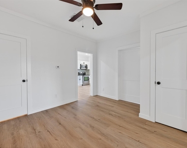 2202 Hutchins Street - Photo Thumbnail 8