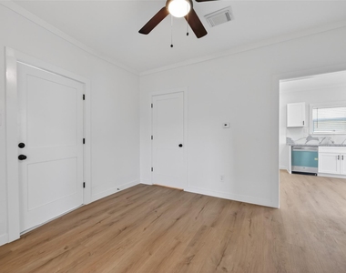 2202 Hutchins Street - Photo Thumbnail 10