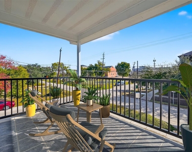 2202 Hutchins Street - Photo Thumbnail 2
