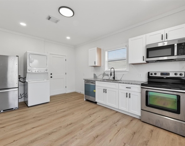 2202 Hutchins Street - Photo Thumbnail 12