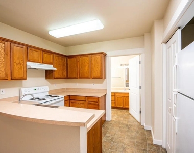 312 Court St - Photo Thumbnail 8