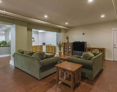 312 Court St - Photo Thumbnail 14
