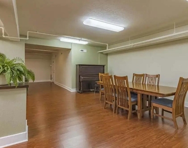312 Court St - Photo Thumbnail 15