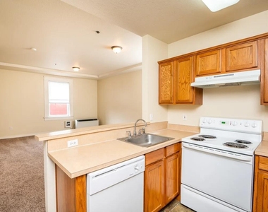 312 Court St - Photo Thumbnail 9