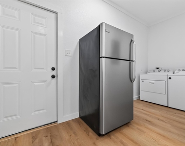 2202 Hutchins Street - Photo Thumbnail 15