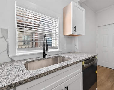 2202 Hutchins Street - Photo Thumbnail 12
