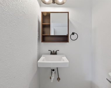 2202 Hutchins Street - Photo Thumbnail 24