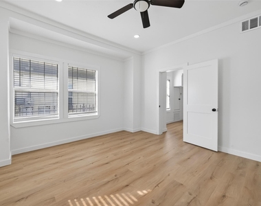 2202 Hutchins Street - Photo Thumbnail 9