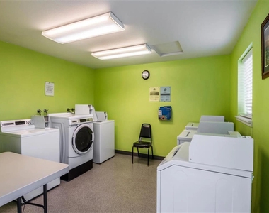 2212 Cove Ave - Photo Thumbnail 9
