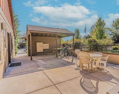 556 G Street - Photo Thumbnail 8