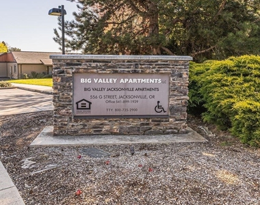 556 G Street - Photo Thumbnail 2