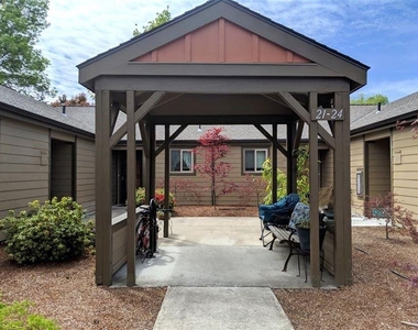 556 G Street - Photo Thumbnail 1