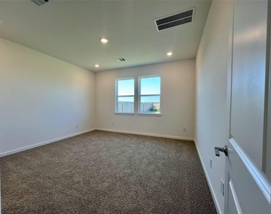 21835 Redwood Bluff Trail - Photo Thumbnail 8