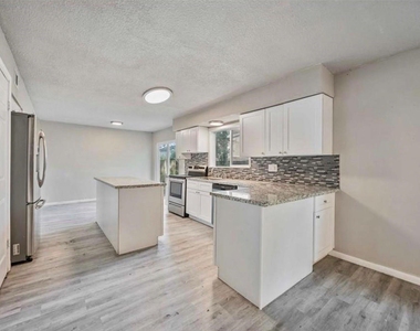 17843 S Cypress Villas Drive - Photo Thumbnail 7