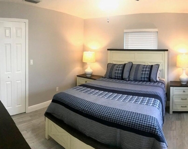 360 Desoto Parkway - Photo Thumbnail 8