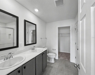 55 Signet Circle - Photo Thumbnail 5