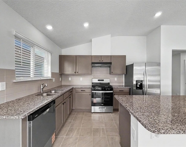 55 Signet Circle - Photo Thumbnail 21