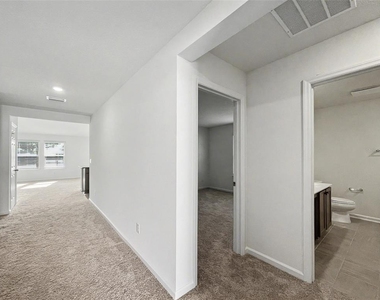 55 Signet Circle - Photo Thumbnail 21