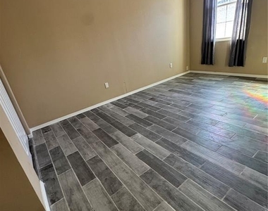 3719 Meadowbreeze Drive - Photo Thumbnail 4