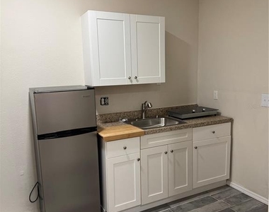 3719 Meadowbreeze Drive - Photo Thumbnail 10
