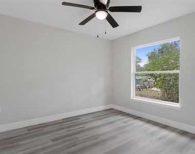 4865 E Princeton Lane - Photo Thumbnail 16